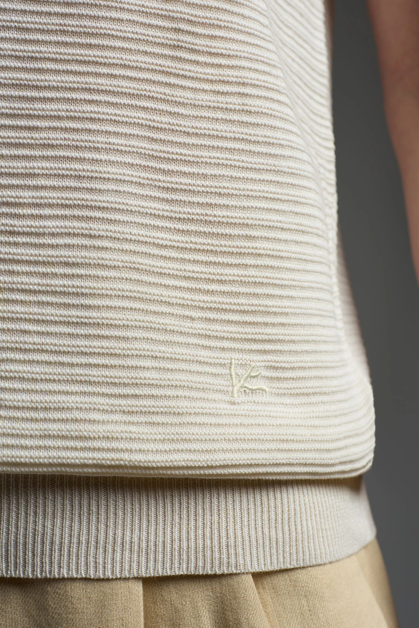 Silk and Linen Embossed Stitch Short Sleeve Polo - Image 9